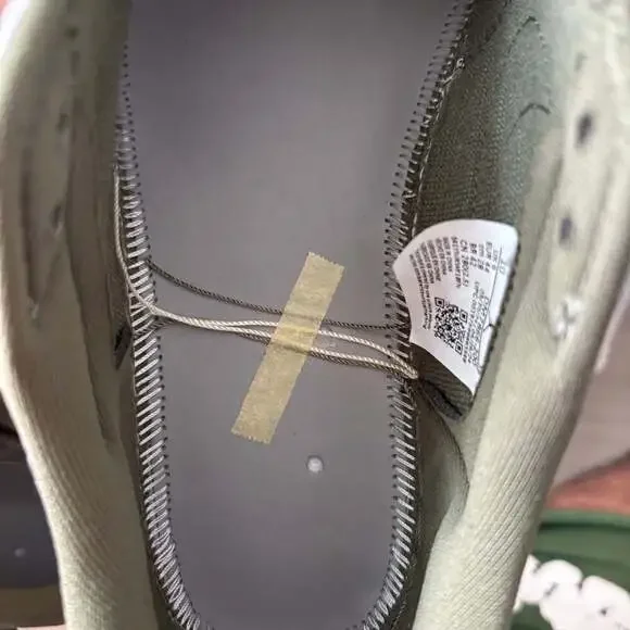 Travis Scott x Air Jordan 1 Low OG 'Olive' - Picture 6 of 10